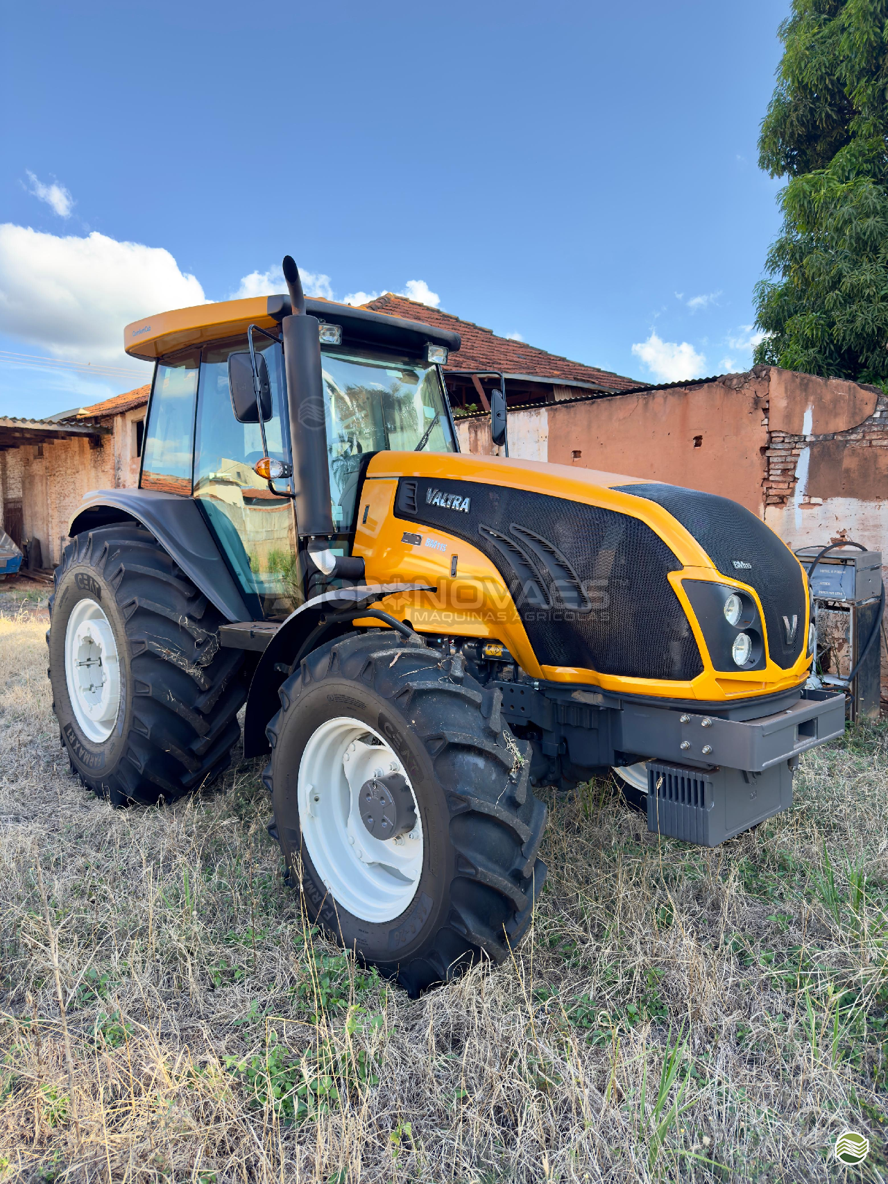 TRATOR VALTRA VALTRA BM 115 Tração 4x4 Agro Novaes Máquinas Agrícolas FERNANDOPOLIS SÃO PAULO SP